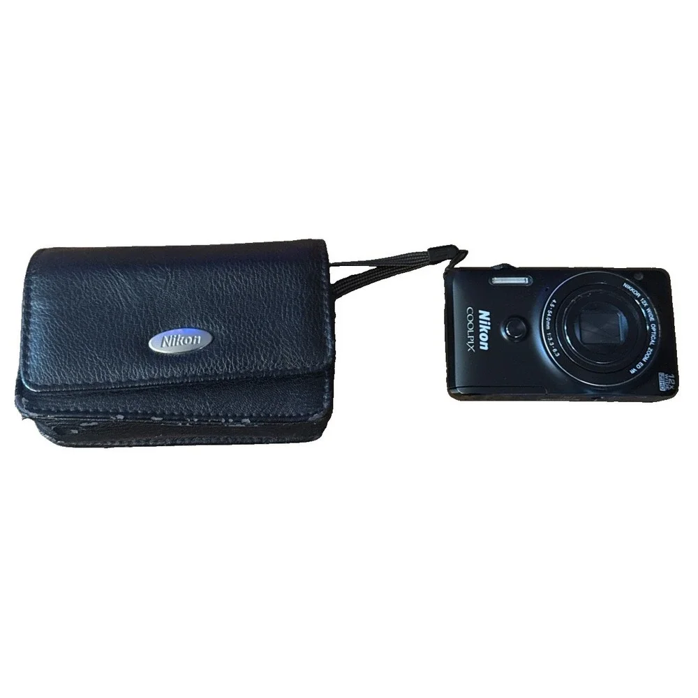 Nikon COOLPIX S6900 16MP Digital Camera Black Flip Screen Battery Case MINT